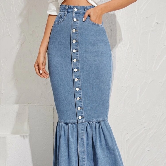 Long fitted Jean skirt - Picture 1 of 2